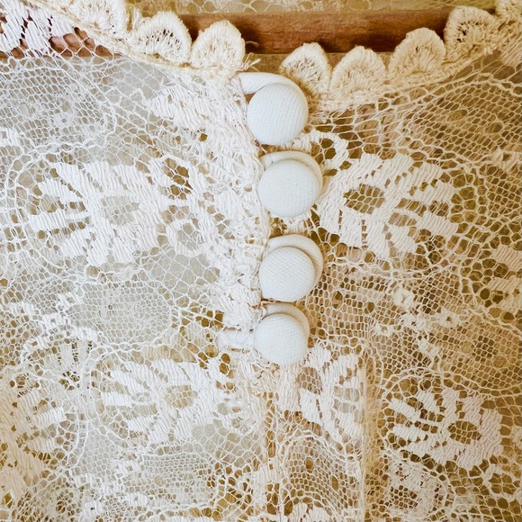 1970’s Festival Lace Cropped Overlay. - Picture 5 of 6